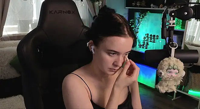 KiraLiLime online show from November 2025 10:53:01 AM