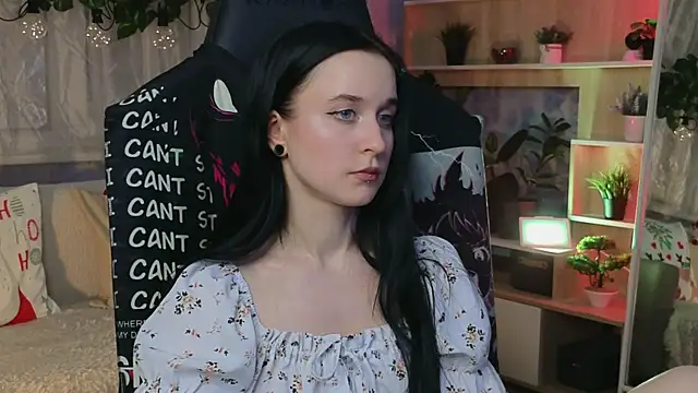 Snapshot of KiraLiLime chatting on March 2025 10:13:01 PM KiraLiLime online show from March 2025 10:13:01 PM