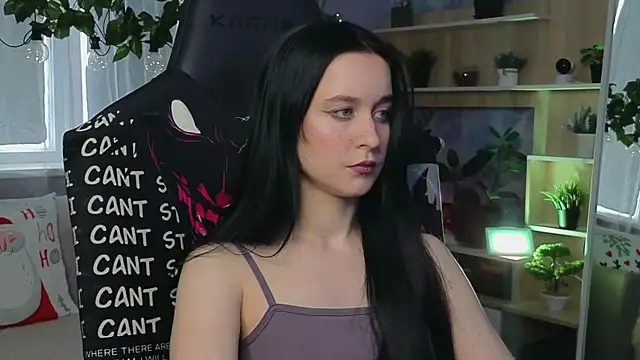 Snapshot of KiraLiLime chatting on March 2025 12:02:02 PM KiraLiLime online show from March 2025 12:02:02 PM