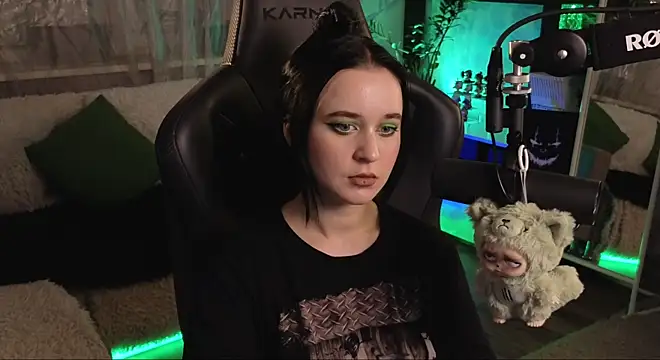 KiraLiLime online show from November 2025 07:07:01 PM