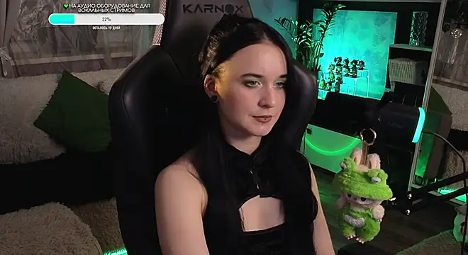 Snapshot of KiraLiLime chatting on October 2025 09:04:02 PM KiraLiLime online show from October 2025 09:04:02 PM