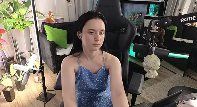 KiraLiLime online show from June 2026 10:10:01 PM