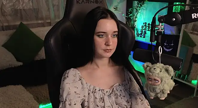 KiraLiLime online show from November 2025 10:13:02 PM