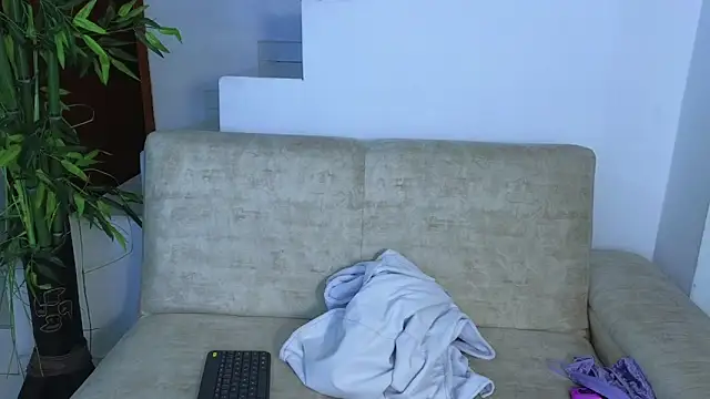 Lorenne Miller online show from October 2025 05:07:02 AM