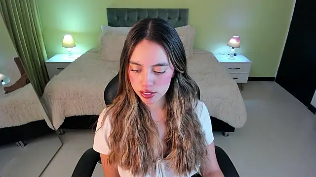 Snapshot of _Charlotte_evans_1 chatting on February 2026 11:44:02 PM Charlotte evans 1 online show from February 2026 11:44:02 PM