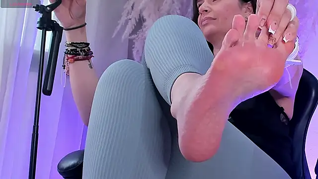 BridgetRodriguez online show from November 2025 01:37:02 PM