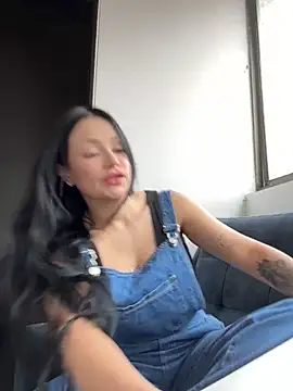 sarascottt online show from February 2025 02:26:02 PM