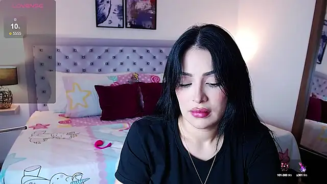sarascottt online show from December 2024 07:17:01 PM