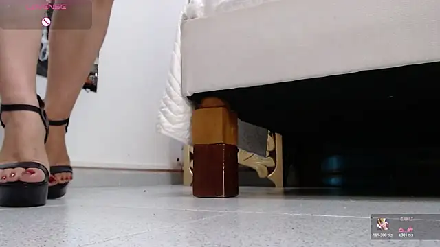 Snapshot of EvaBellucci_ chatting on October 2025 12:37:02 PM EvaBellucci online show from October 2025 12:37:02 PM