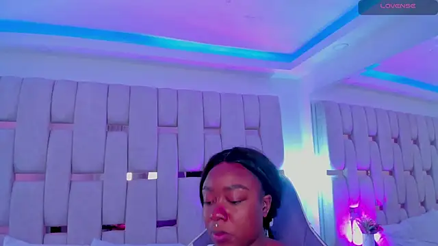 mia schwarz online show from April 2026 10:32:02 PM