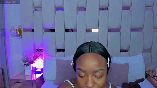 mia schwarz online show from February 2026 08:50:02 PM