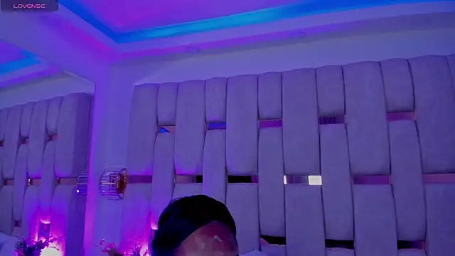 mia schwarz online show from March 2026 09:37:01 PM