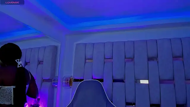 mia schwarz online show from March 2026 10:03:01 PM