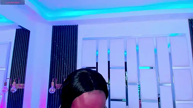 mia schwarz online show from March 2026 11:51:01 AM