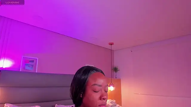 mia schwarz online show from February 2026 12:16:02 PM