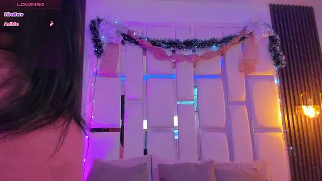 Snapshot of mia_schwarz chatting on December 2025 09:03:02 PM mia schwarz online show from December 2025 09:03:02 PM