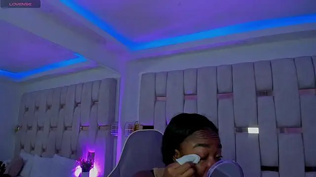 mia schwarz online show from March 2026 09:39:01 PM