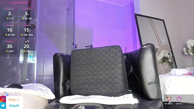 Heicy  online show from March 2026 08:11:02 PM