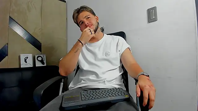 danielclarton1 online show from September 2025 02:21:02 AM