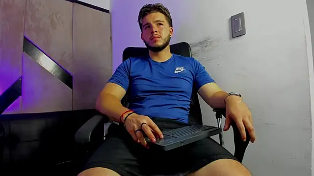 danielclarton1 online show from September 2025 11:45:02 PM