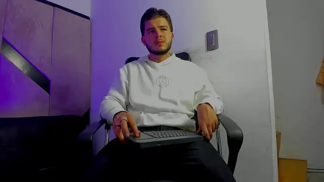 danielclarton1 online show from October 2025 05:40:01 AM