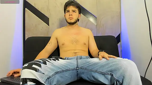 danielclarton1 online show from March 2025 11:17:02 PM