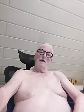 Greyhound70 online show from November 2025 04:44:02 PM