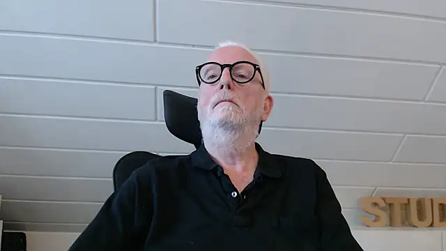 Snapshot of Greyhound70 chatting on September 2025 08:04:01 AM Greyhound70 online show from September 2025 08:04:01 AM