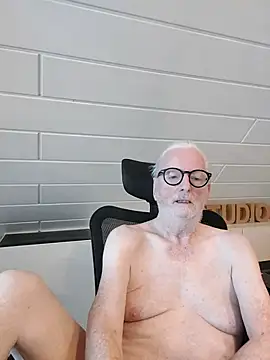 Greyhound70 online show from November 2025 10:08:01 AM