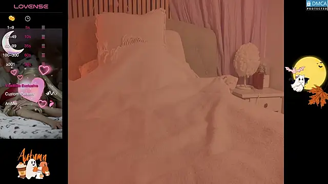 Snapshot of Blondecandie chatting on October 2025 05:14:01 PM Blondecandie online show from October 2025 05:14:01 PM
