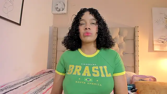 Snapshot of vanesasexyhot21 chatting on October 2025 01:48:02 AM vanesasexyhot21 online show from October 2025 01:48:02 AM