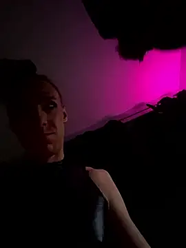 kikiwonderbar online show from January 2026 10:33:02 AM