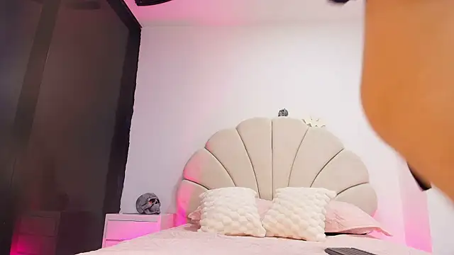 aisha sh online show from October 2025 12:04:01 PM