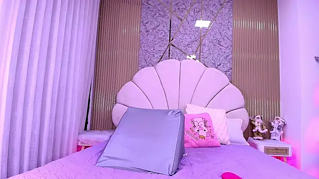 aisha sh online show from January 2026 12:00:01 PM