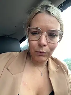 EmyLana online show from October 2025 07:42:02 AM