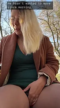 EmyLana online show from April 2026 06:10:01 AM