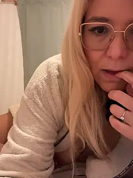 EmyLana online show from January 2026 09:13:01 AM