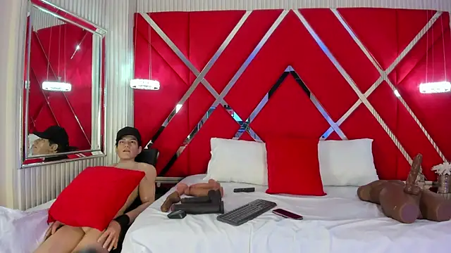 Snapshot of SusanCouper chatting on May 2026 10:40:02 PM SusanCouper online show from May 2026 10:40:02 PM