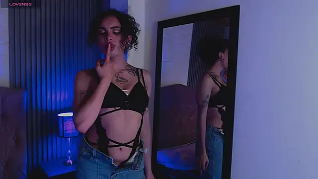 amapola hs online show from October 2025 10:17:02 PM