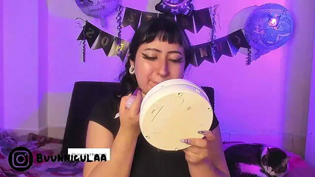 larissa01  online show from January 2026 10:03:02 PM