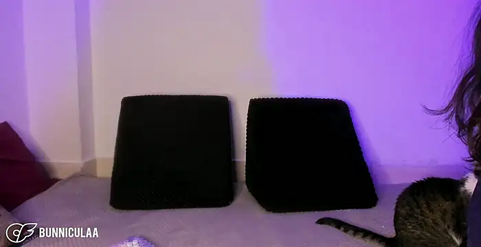 larissa01  online show from April 2026 12:01:02 AM