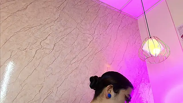 larissa01  online show from October 2025 03:33:02 AM