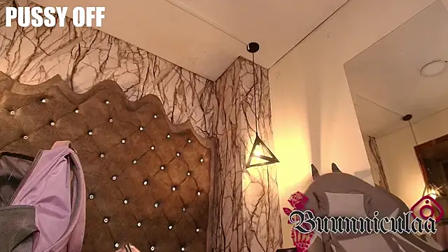 larissa01  online show from November 2025 04:16:01 AM