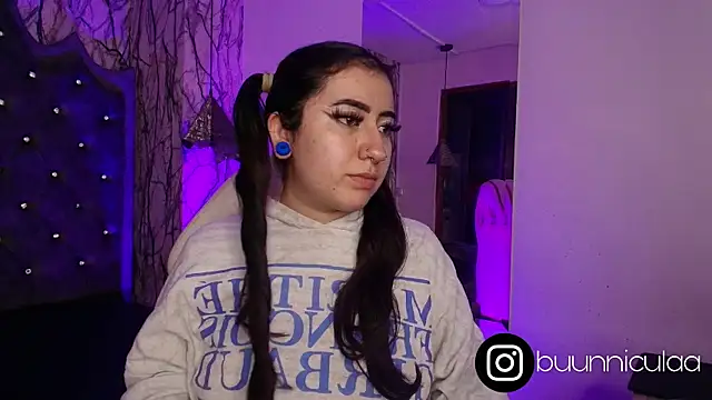 larissa01  online show from September 2025 04:49:02 AM