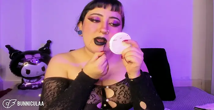 larissa01  online show from April 2026 10:12:02 PM