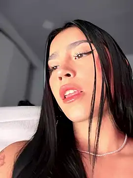 Snapshot of -Loren- chatting on January 2026 12:22:02 PM -Loren- online show from January 2026 12:22:02 PM