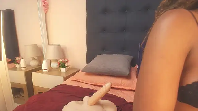 Evelonga 707 online show from April 2026 07:18:01 PM