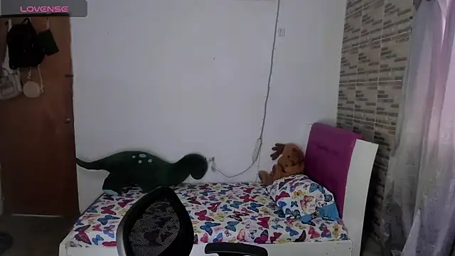  Amelia Johns  online show from April 2026 04:01:01 PM