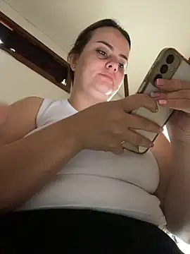 Im Amelia online show from October 2025 01:30:01 PM