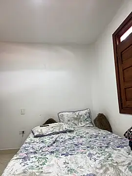 Im Amelia online show from November 2025 01:25:02 PM